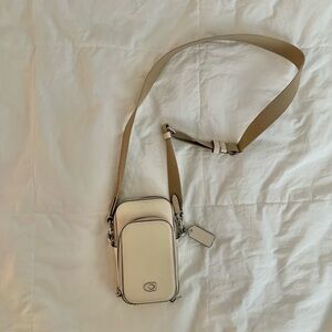 Coach Crossbody Cell Phone Crossbody in Crossgrain Leather - Chalk